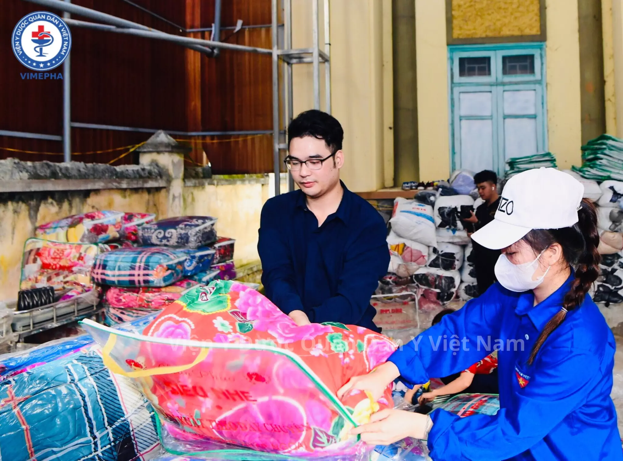 Công tác hậu cần buổi khám chữa bệnh Công tác hậu cần buổi khám chữa bệnh