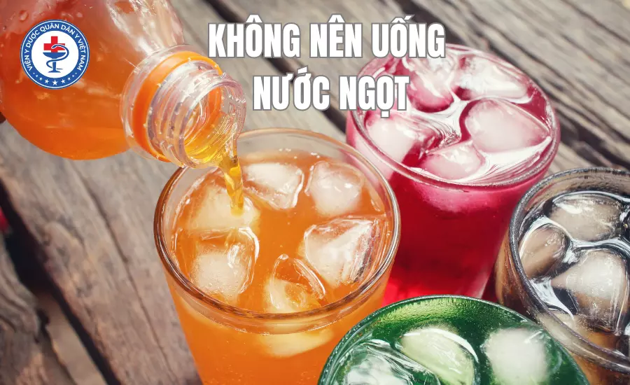 Không nên uống nước ngọt