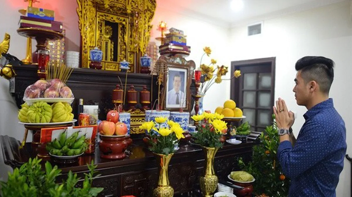 Làm cơm cúng ông bà tổ tiên