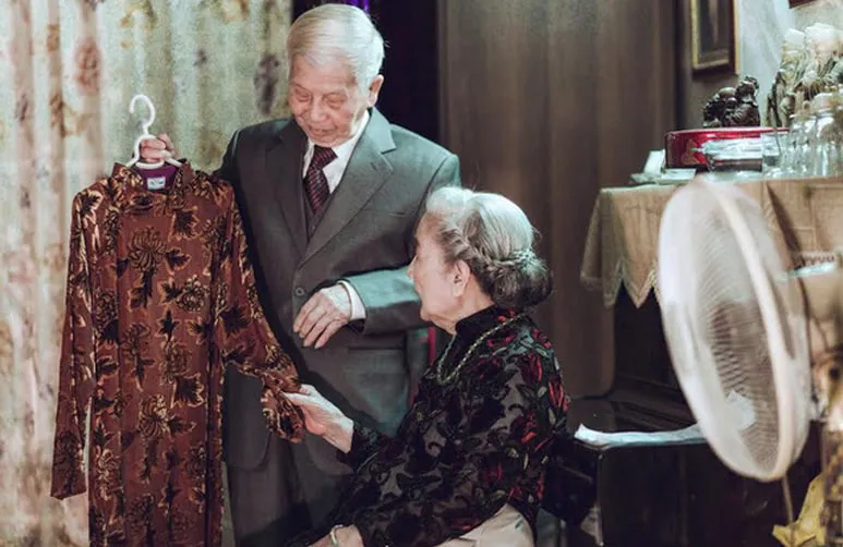 Mua quần áo tặng bố mẹ